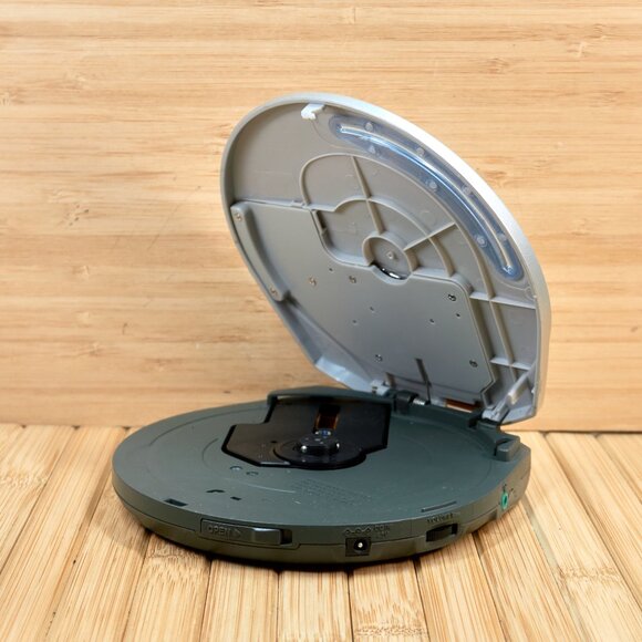 JVC XL-PG37 Personal CD Player, with 45 Seconds of Anti-Shock Protection - Picture 6 of 6